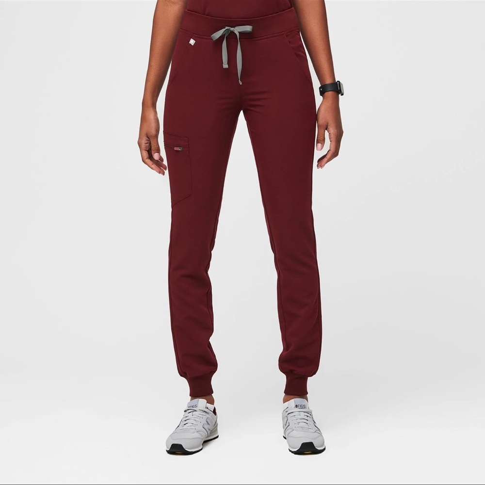 *NWOT* FIGS Zamora Jogger Scrub Pants in Burgundy in Large